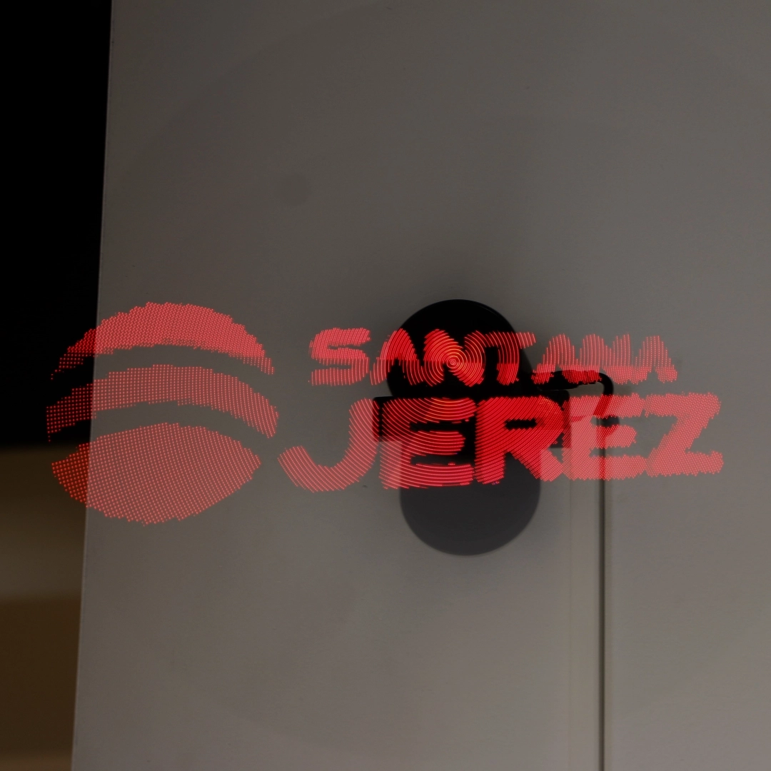 Santana Jerez, soluciones de cartelería digital para hologramas en Canarias